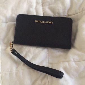 Michael Kors iPhone wallet wristlet